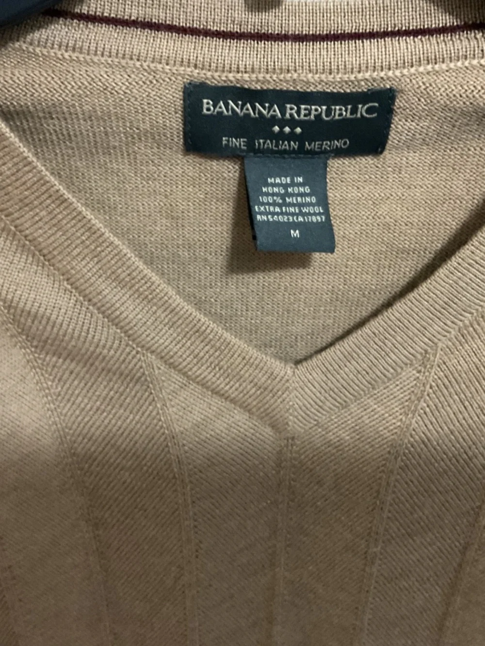 Men’s Banana Republic 100% Fine Italian Merino Wool V-neck Sweater, MED